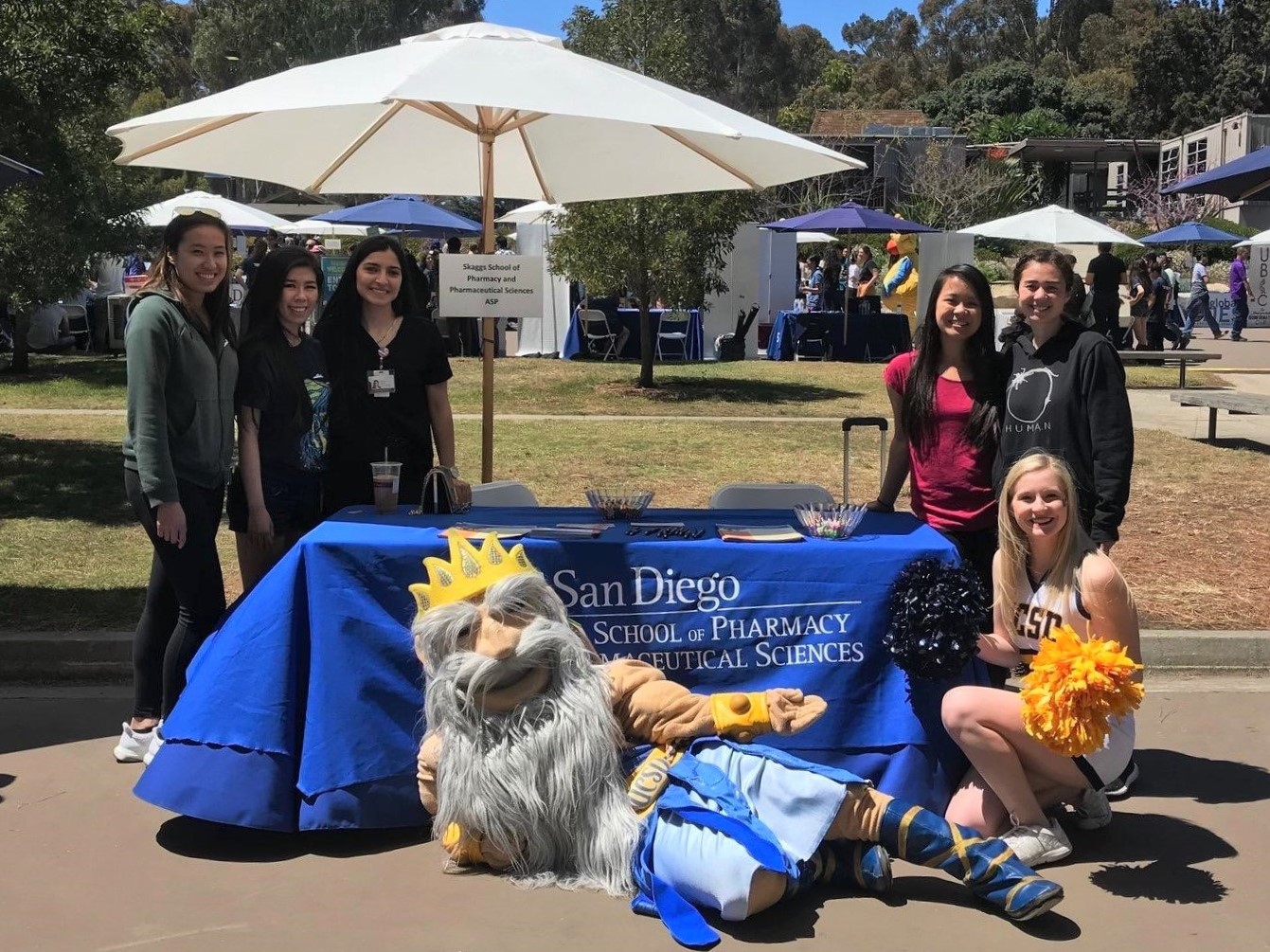 Skaggs students participating in the Welcome Triton event at UC San Diego